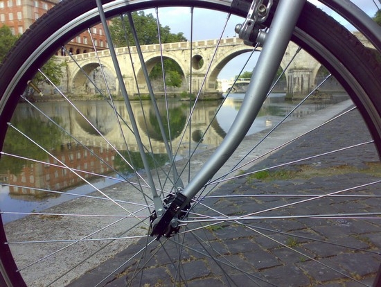 I PONTI SUL TEVERE Bicitour